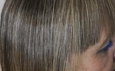 Cada vez más personas buscan opciones saludables y sostenibles para cuidar su cabello, especialmente cuando se trata de cubrir las canas. En Tao Estilistas, peluquería orgánica en el centro de Granada, apostamos por una alternativa eficaz y natural: los barros rubios.