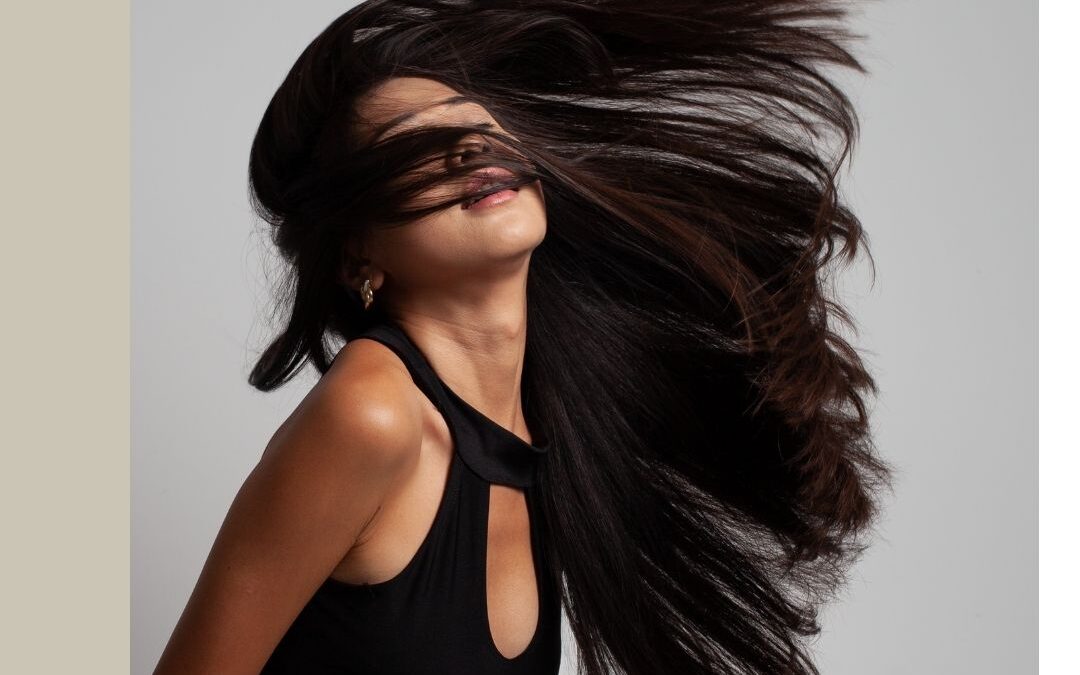 Cabello seco, encrespado y sin brillo: cómo recuperar una melena sana sin alisados agresivos.